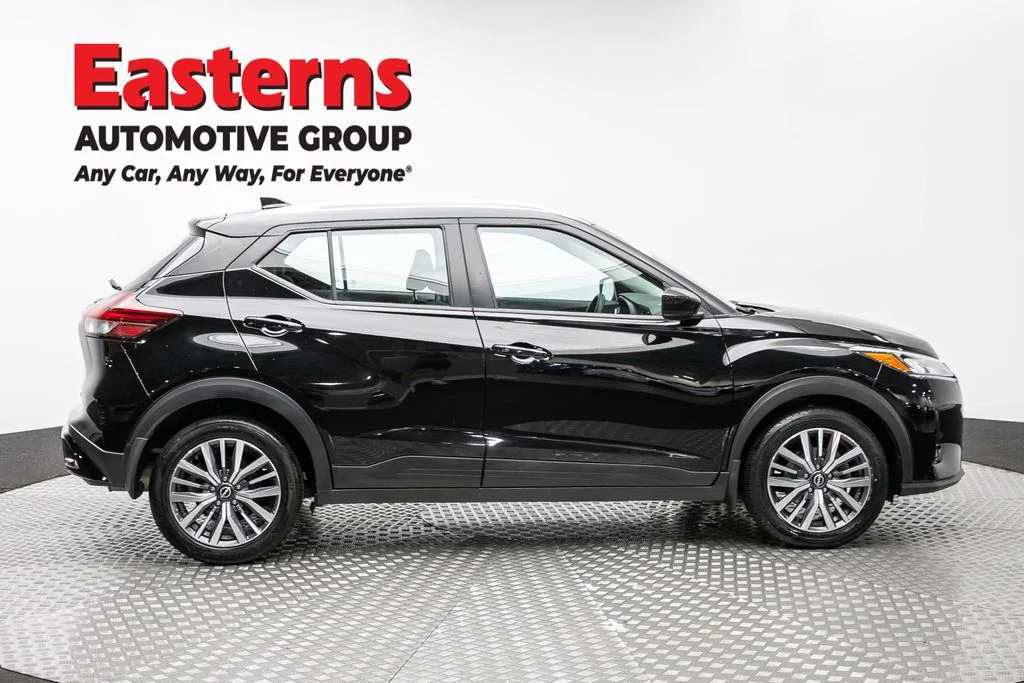 Used 2023 Black Nissan SV image 4