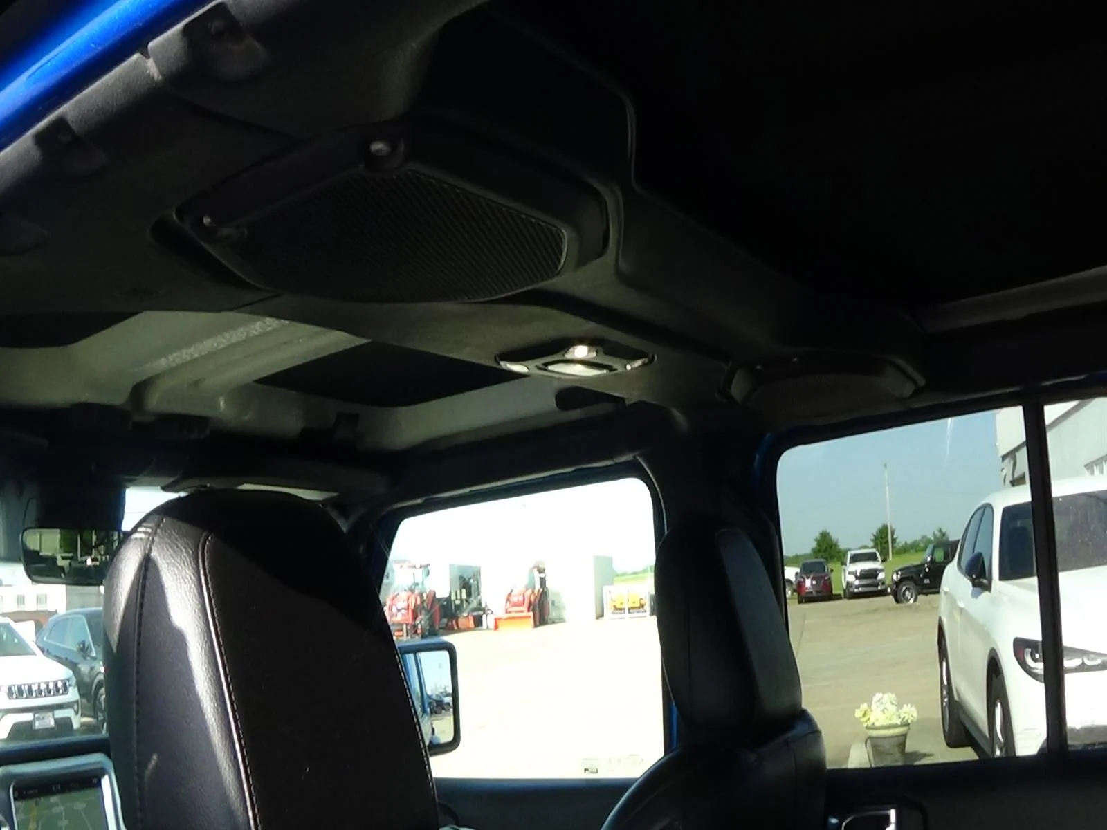 Used 2021 Hydro Blue Pearl Coat (pbj) Jeep Sahara Altitude image 12