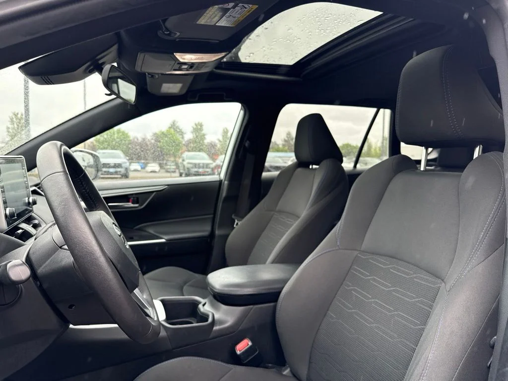 Used 2022 Blizzard Pearl Toyota SE image 9