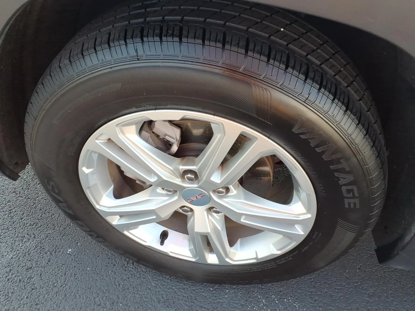 Used 2024 Summit White GMC SLE image 17