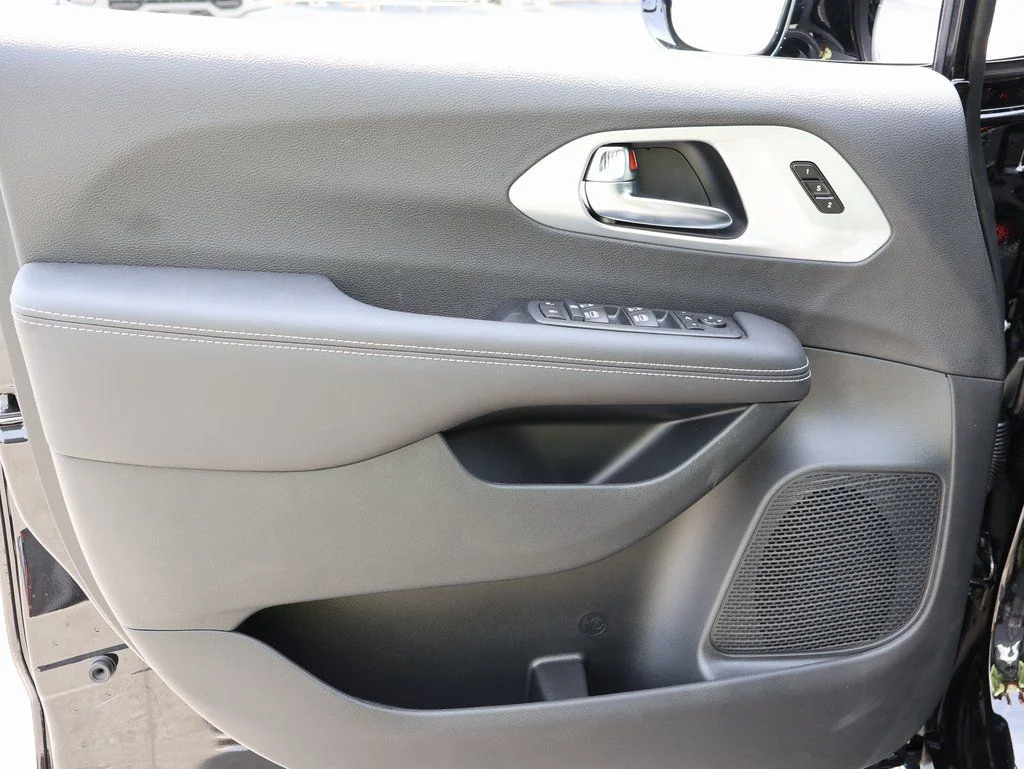 2026 Chrysler Pacifica Limited - Photo 20