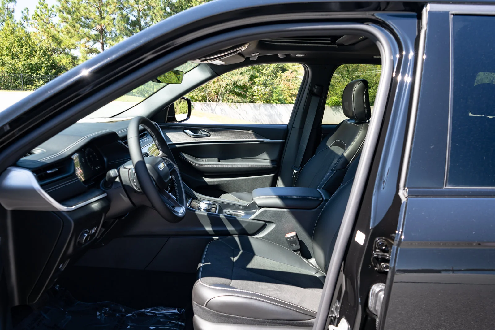 New 2027 High-Gloss Black Paint Jeep Altitude image 14
