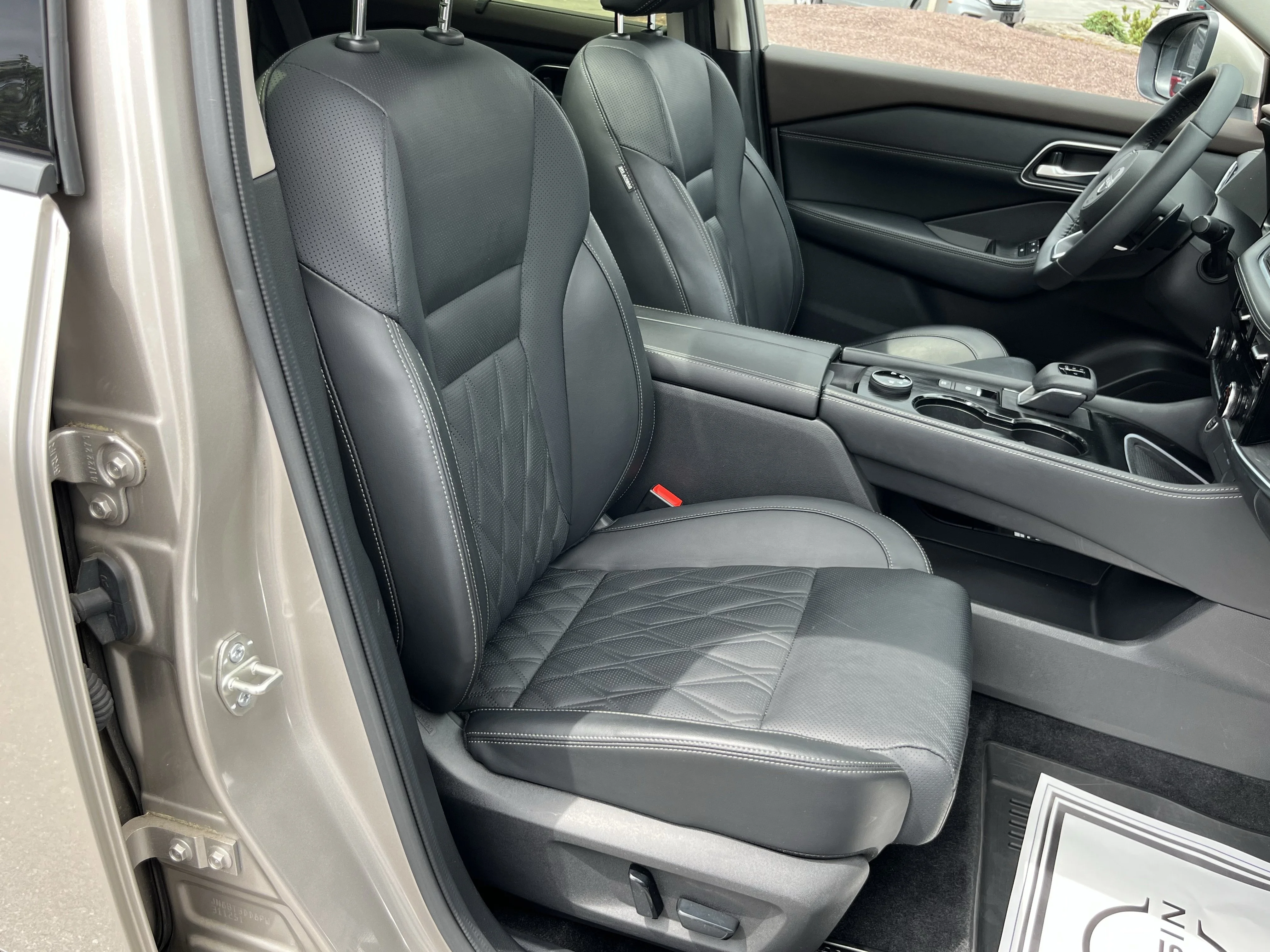 Used 2023 Champagne Silver Metallic Nissan Platinum image 3