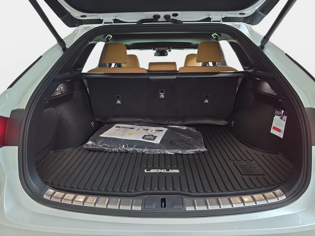 New 2026 Eminent White Pearl Lexus PREMIUM PLUS image 12