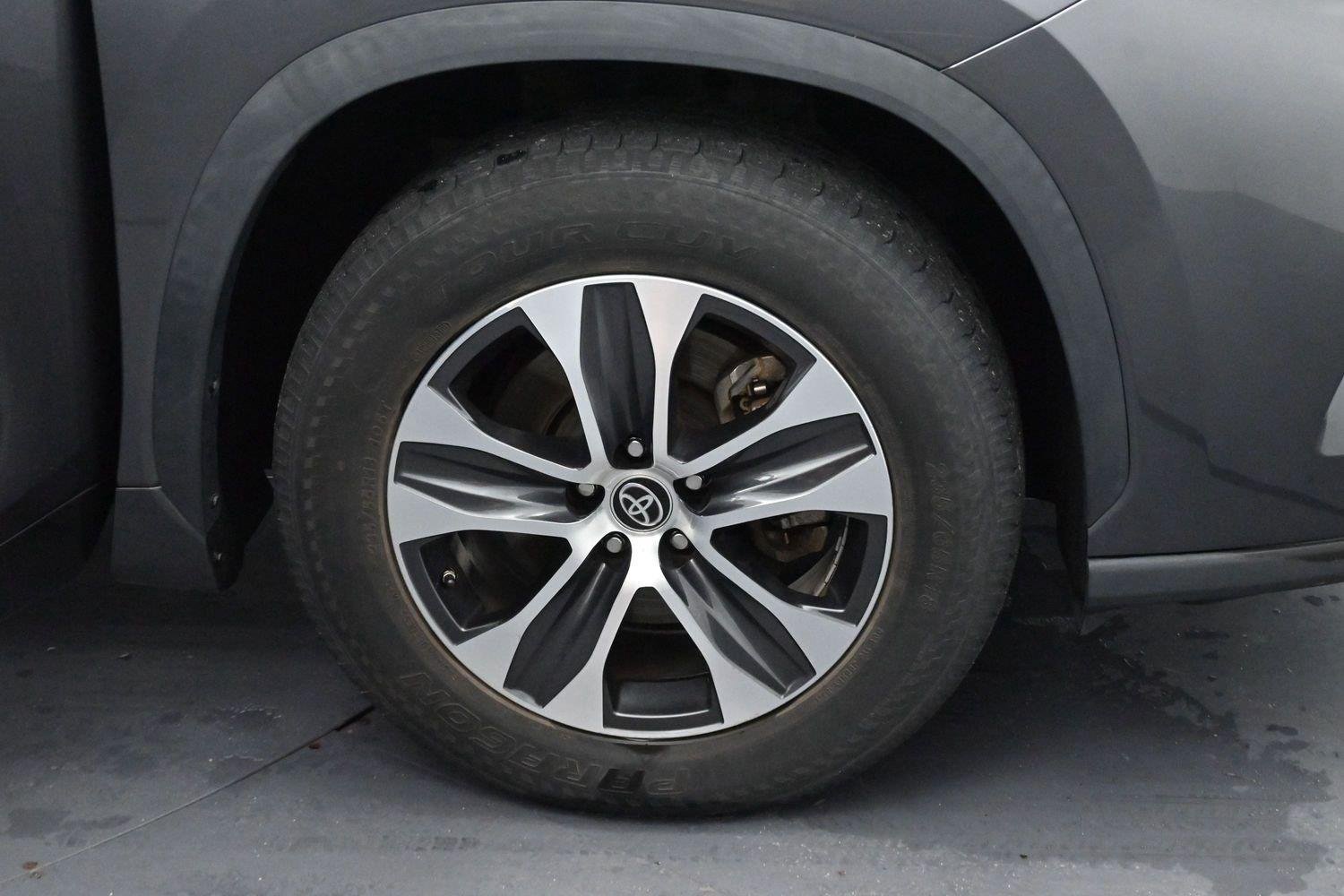 Used 2022 Magnetic Gray Metallic Toyota XLE image 39