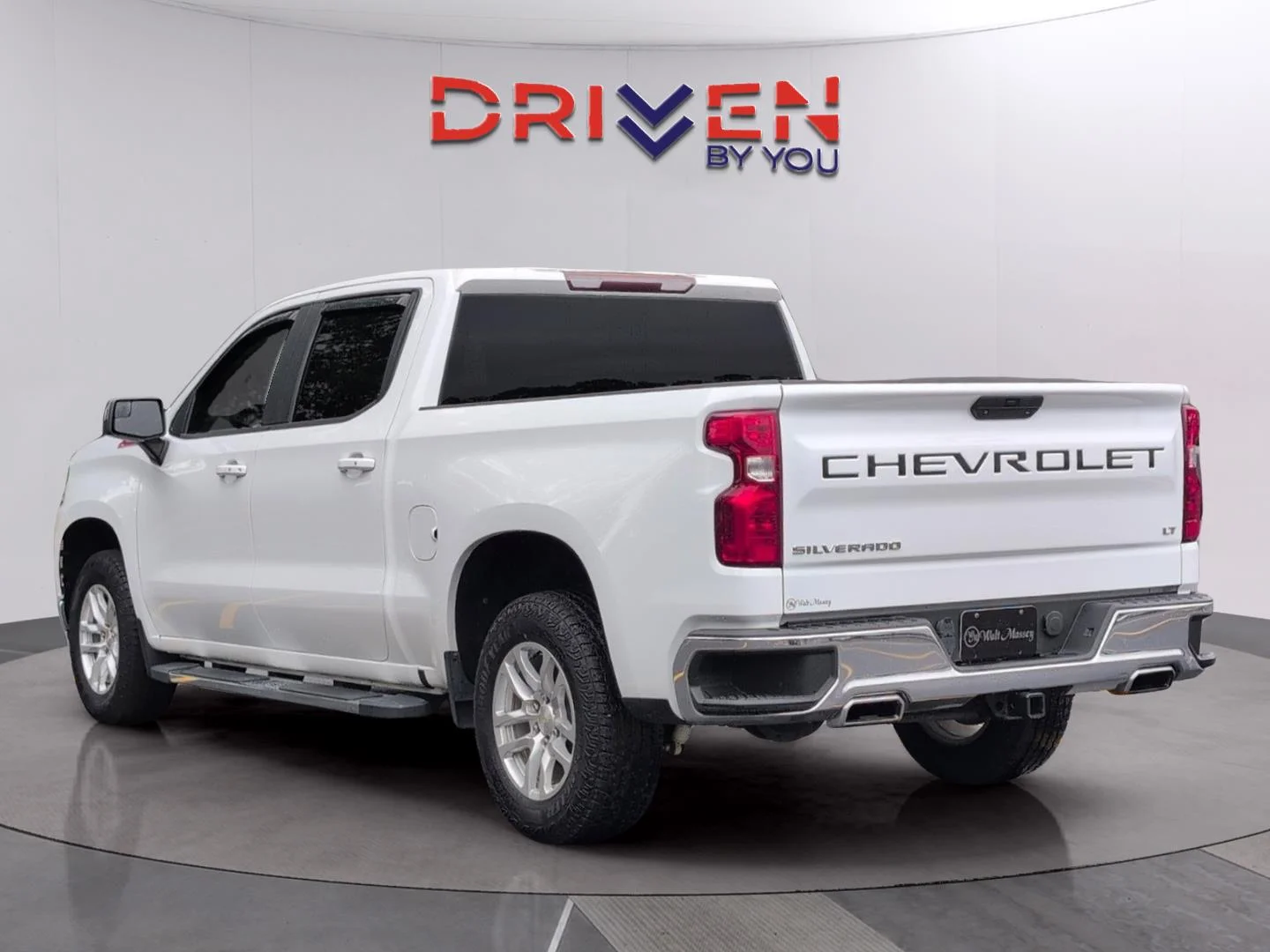 Used 2019 SUMMIT WHITE Chevrolet LT image 3