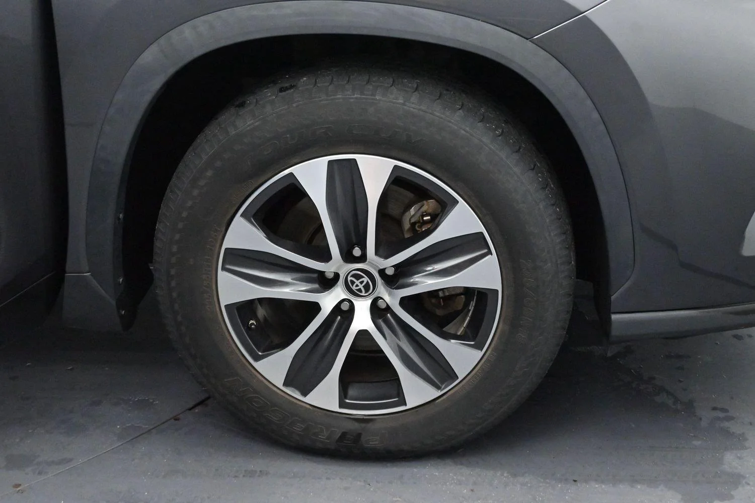 Used 2022 Magnetic Gray Metallic Toyota XLE image 39