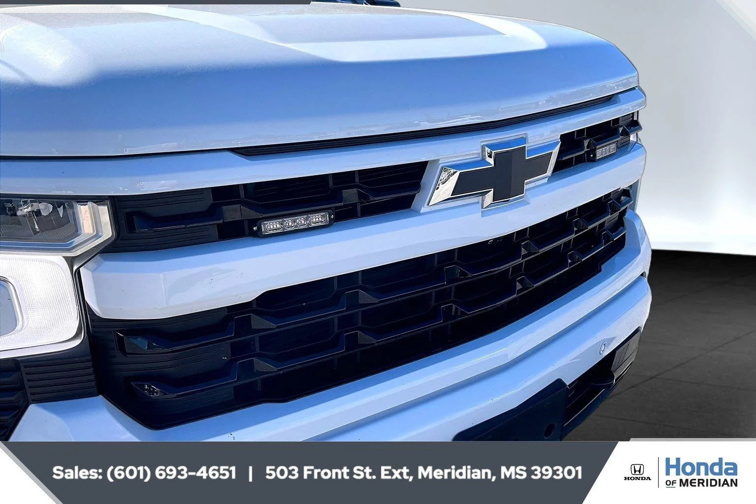 Used 2025 Summit White Chevrolet RST image 21