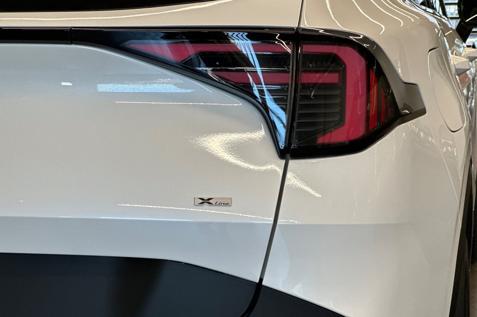 New 2026 Snow White Pearl Kia X-Line Prestige image 21