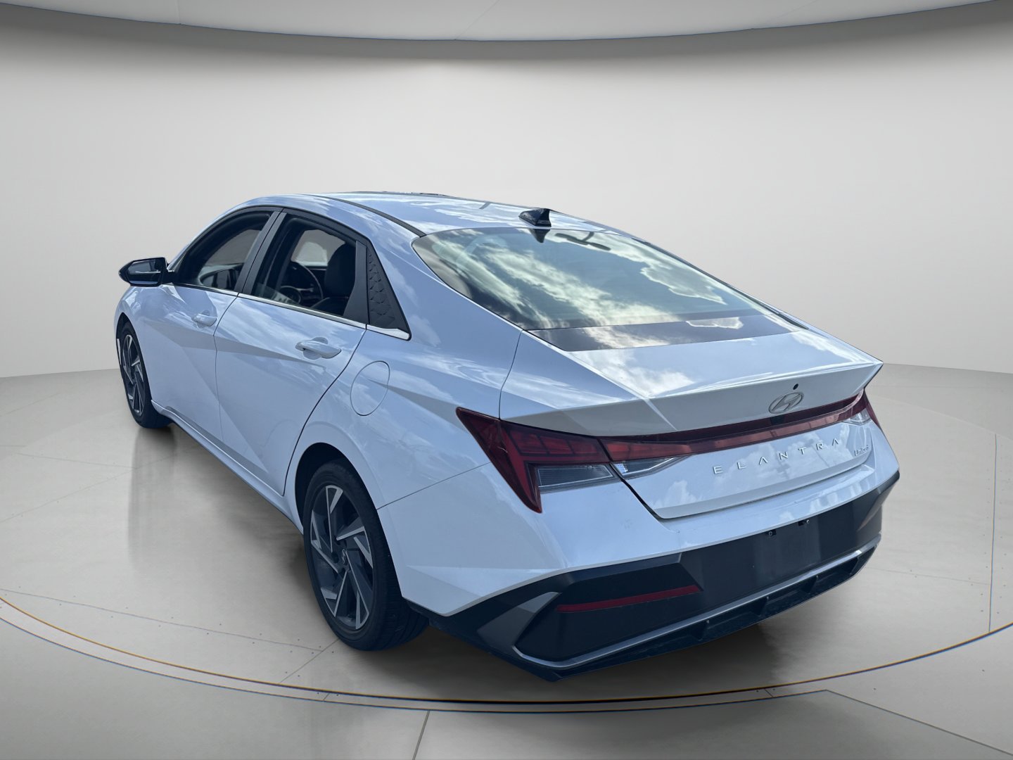 Used 2025 Serenity White Hyundai Limited image 5