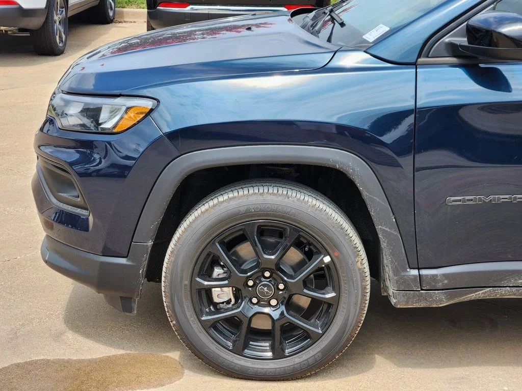 New 2026 Fathom Blue Pearl-Coat Exterior Paint Jeep Latitude image 6