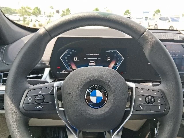 New 2026 Mineral White Metallic BMW xDrive28i image 4
