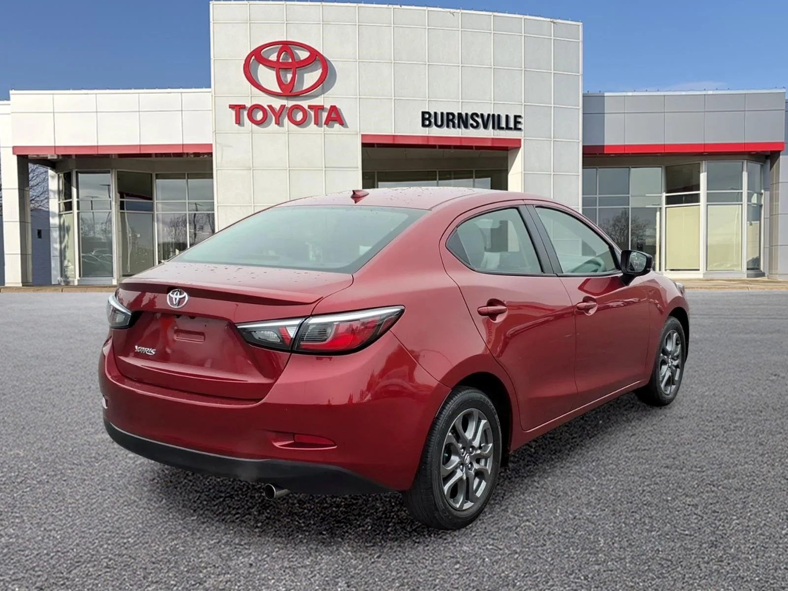 Certified Used 2020  Toyota LE image 3