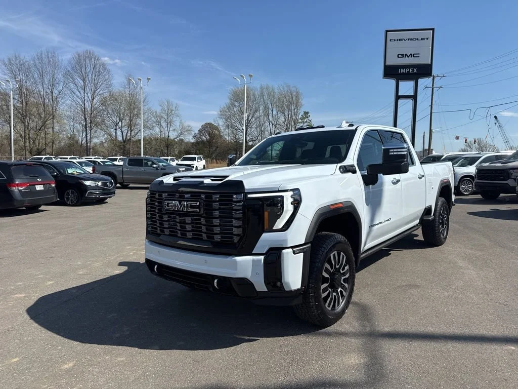 Glacier White Tricoat 2026 GMC Sierra 2500HD Denali Ultimate Crew Cab 4WD Pickup Truck Four-Wheel Drive