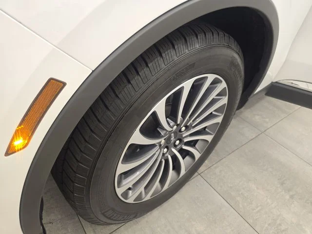 Used 2020 Pristine White Lincoln Reserve image 40