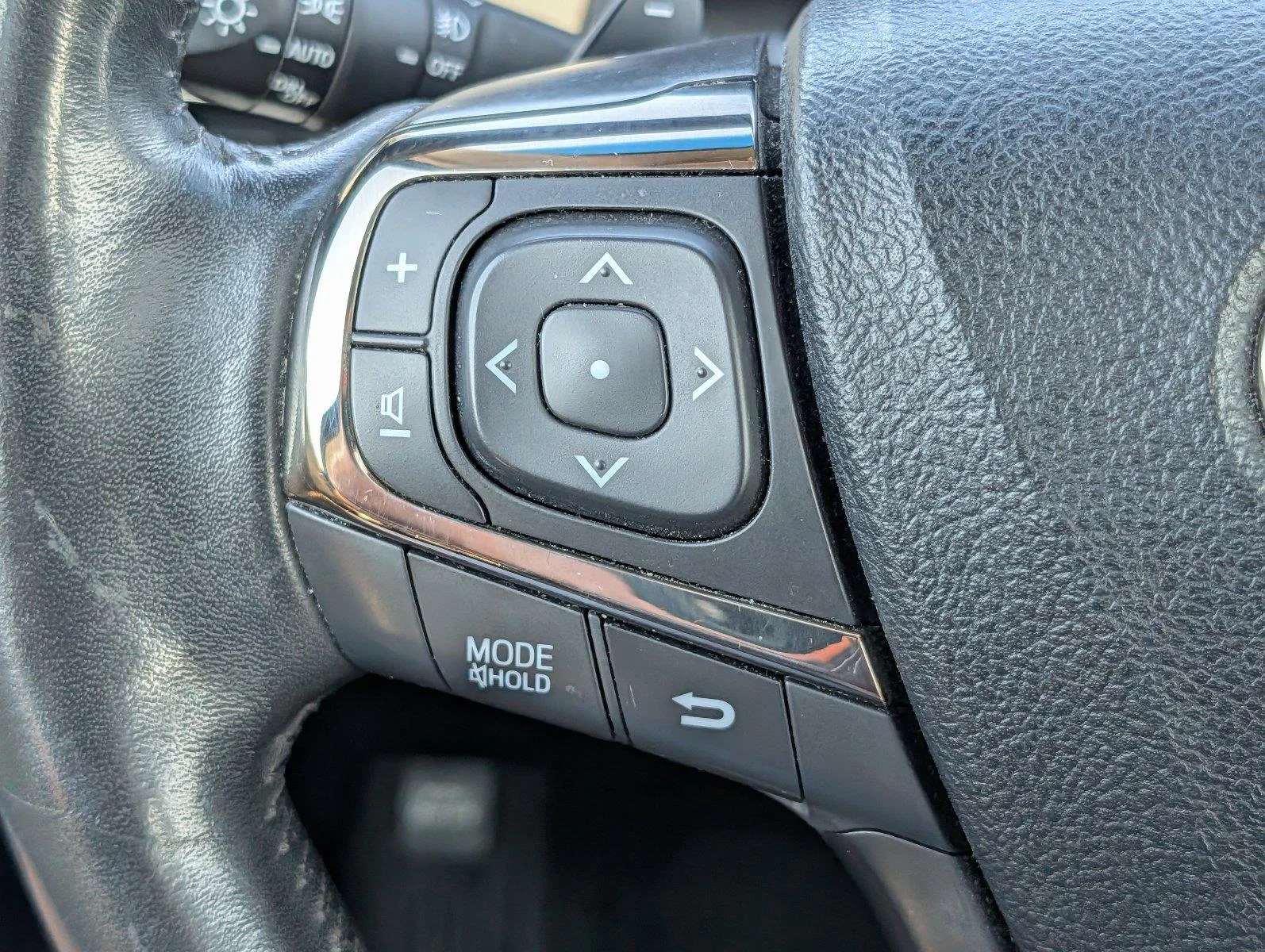 Used 2013 Blizzard Pearl Toyota Limited image 25