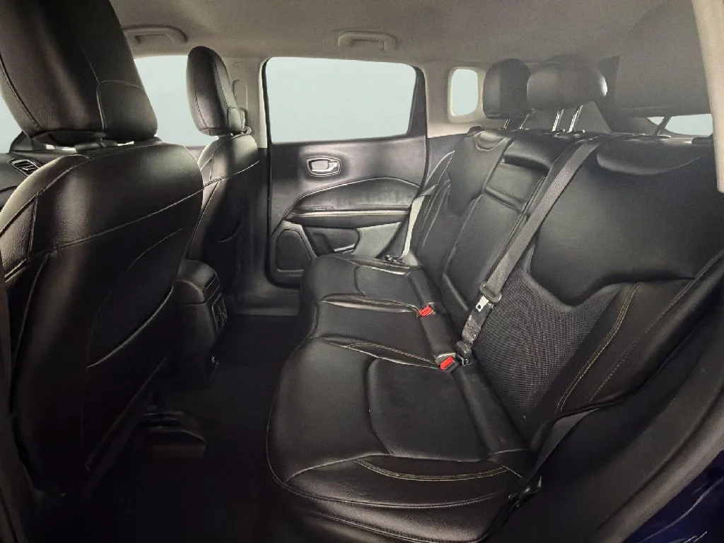 Used 2018  Jeep Limited image 26