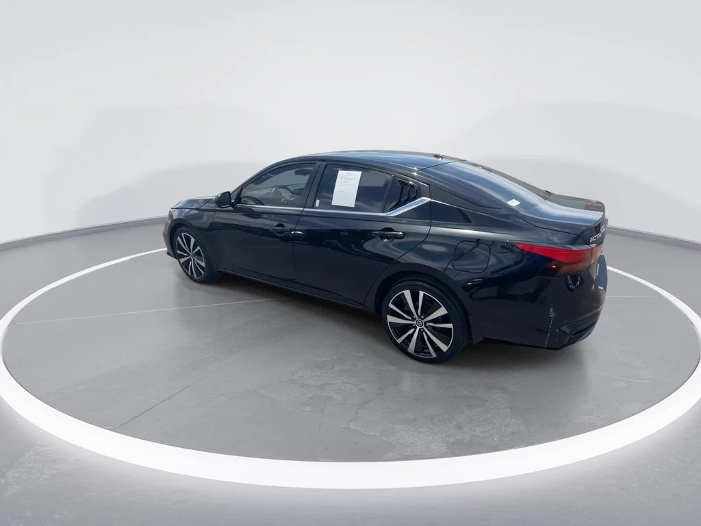 Used 2020 Black Nissan 2.5 SR image 6