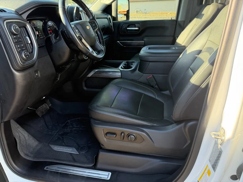 Used 2020 SUMMIT WHITE Chevrolet LTZ image 16