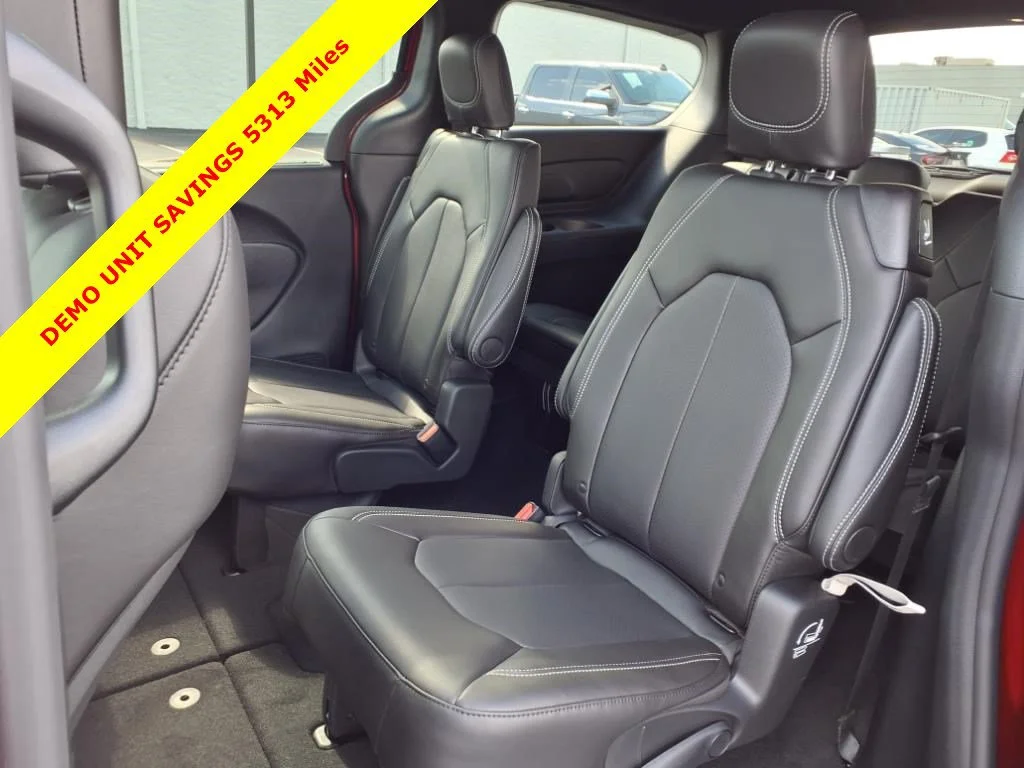 2026 Chrysler Pacifica Select - Photo 15