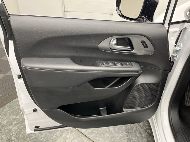 2025 Chrysler Pacifica Select - Photo 6