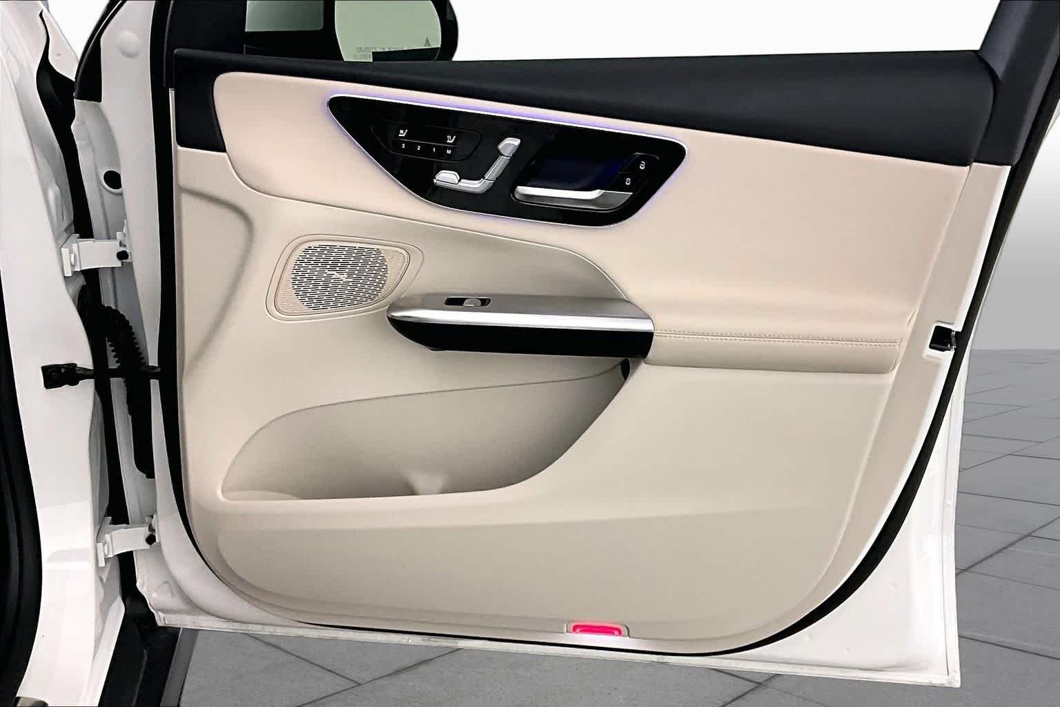 Used 2026 White Mercedes-Benz GLC 300 image 19