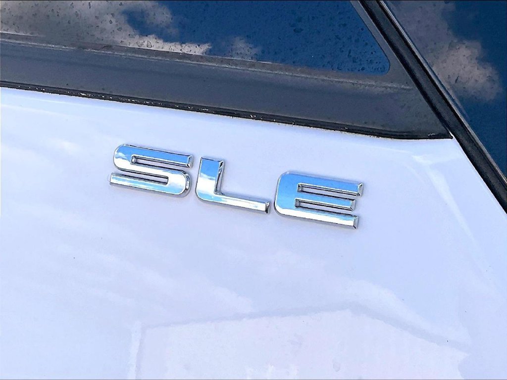 Used 2020 Summit White GMC SLE image 29