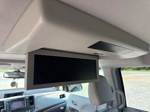 Used 2013 Silver Toyota XLE image 14