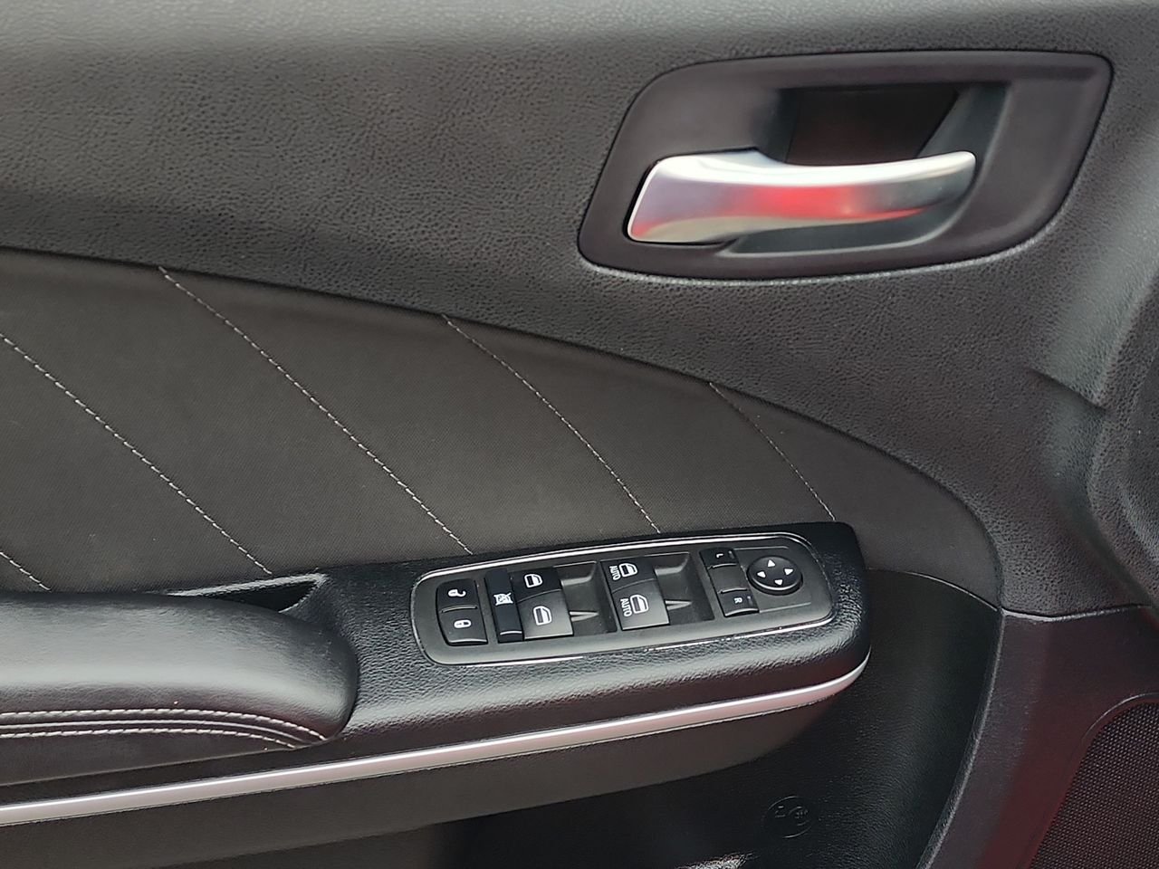 Used 2022 Red Dodge SXT image 13