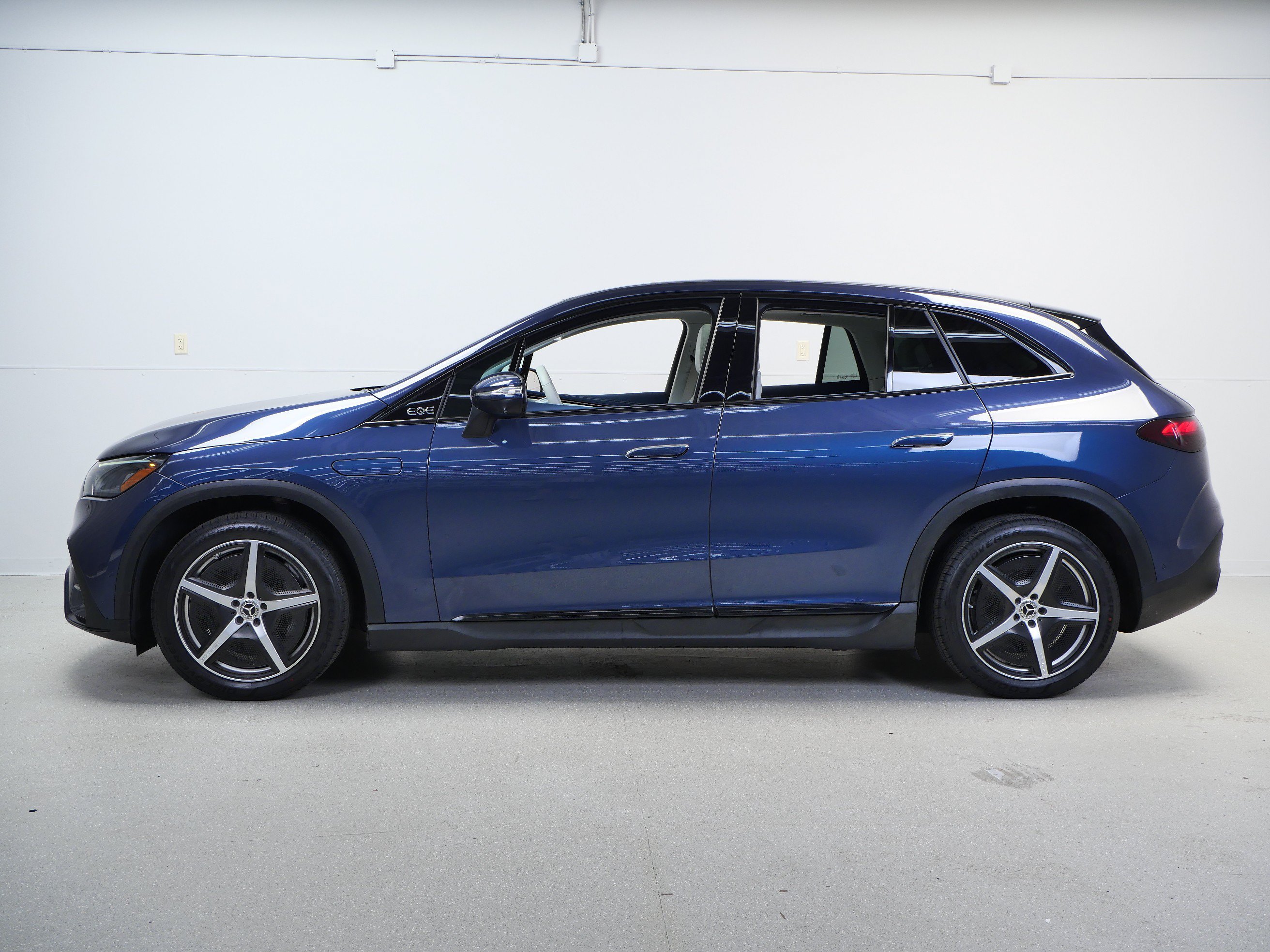 Certified Used 2023 Twilight Blue Metallic Mercedes-Benz EQE 500 image 11