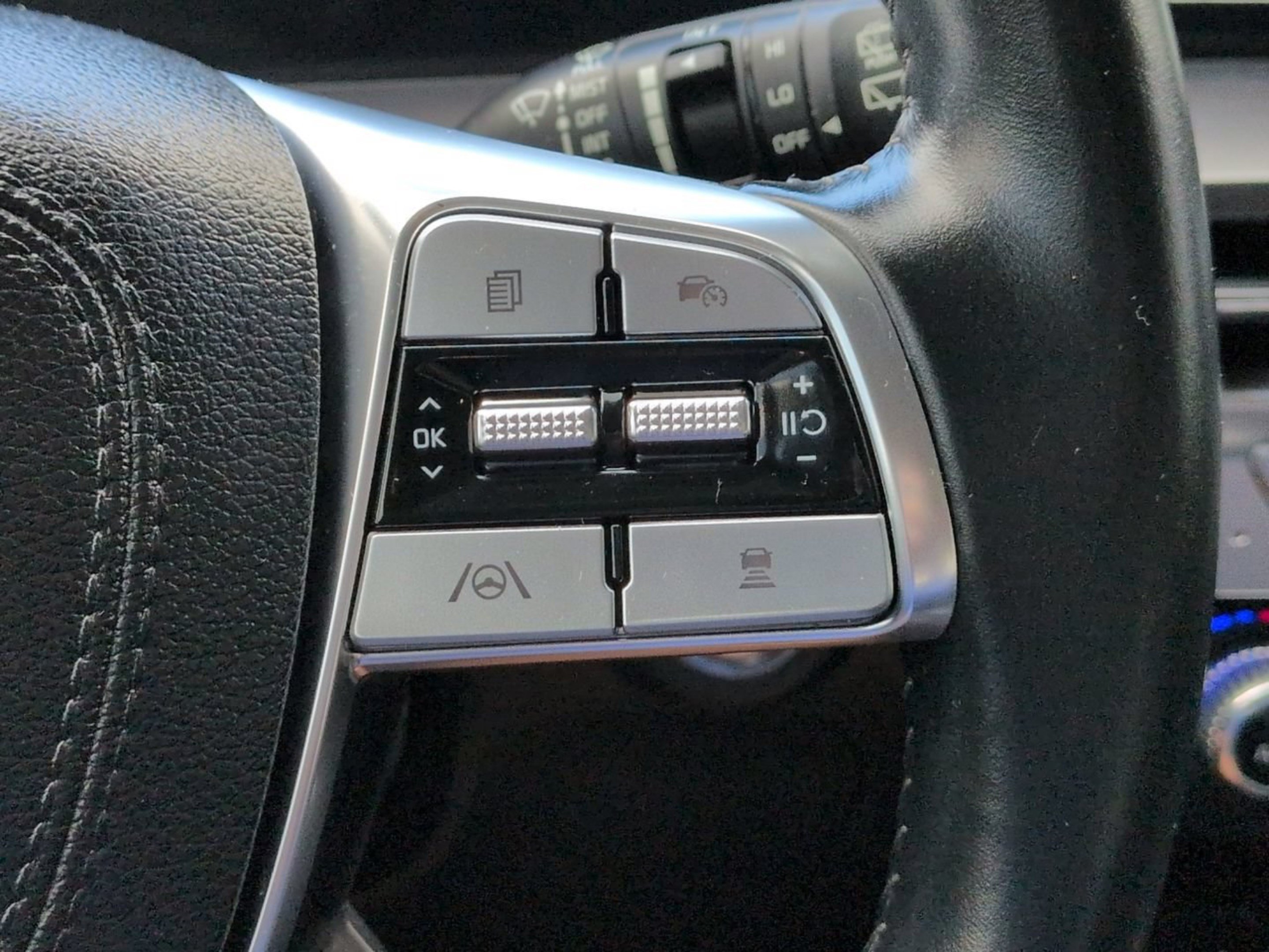 Certified Used 2024 Glacial White Pearl Kia S image 32