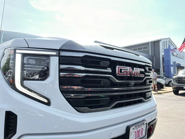 Used 2022 White GMC AT4 image 4