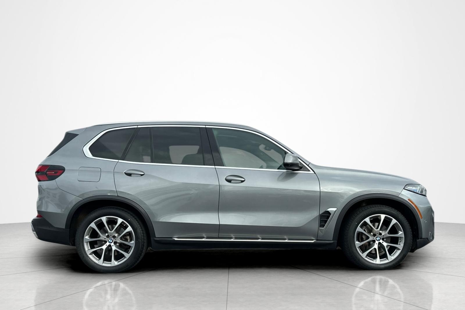 Used 2024 Skyscraper Grey Metallic BMW xDrive40i image 6