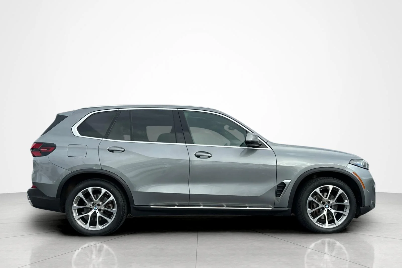 Used 2024 Skyscraper Grey Metallic BMW xDrive40i image 6