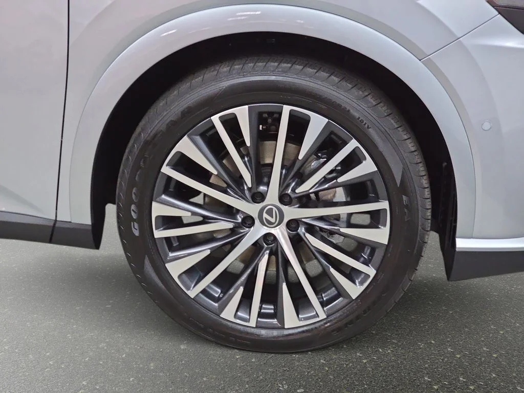 New 2026 Iridium Lexus PREMIUM PLUS image 30