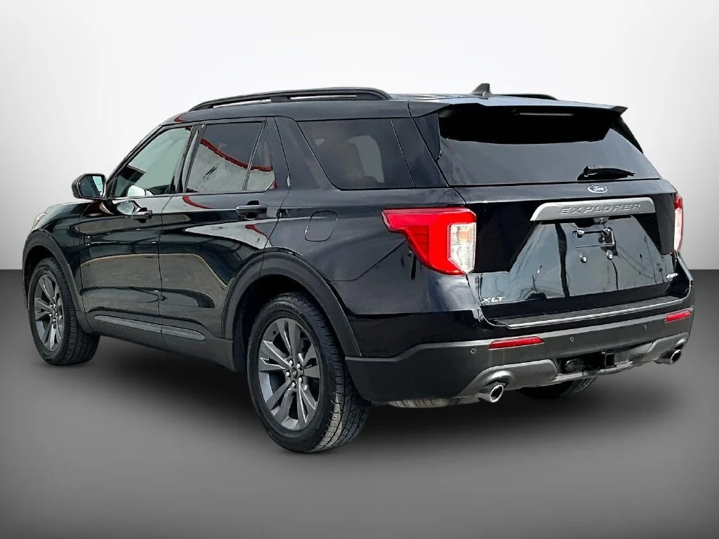 Used 2021 Black Ford XLT image 4