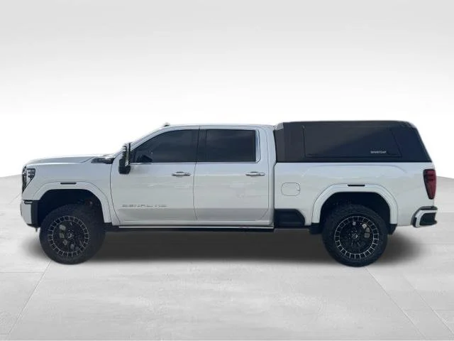 Used 2025 White GMC Denali Ultimate image 4