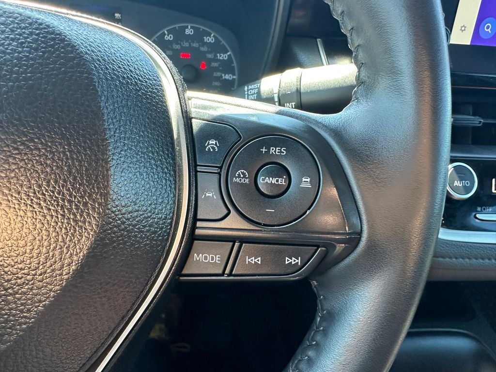 Used 2025 Ice Toyota SE image 21