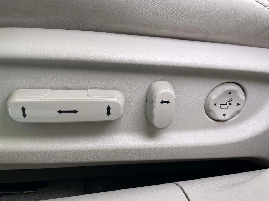 Used 2016 White Acura Base image 14