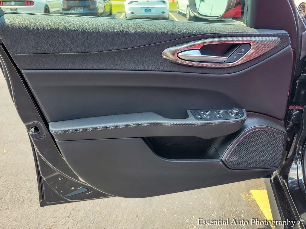 2025 ALFA ROMEO GIULIA (952) - Image 17