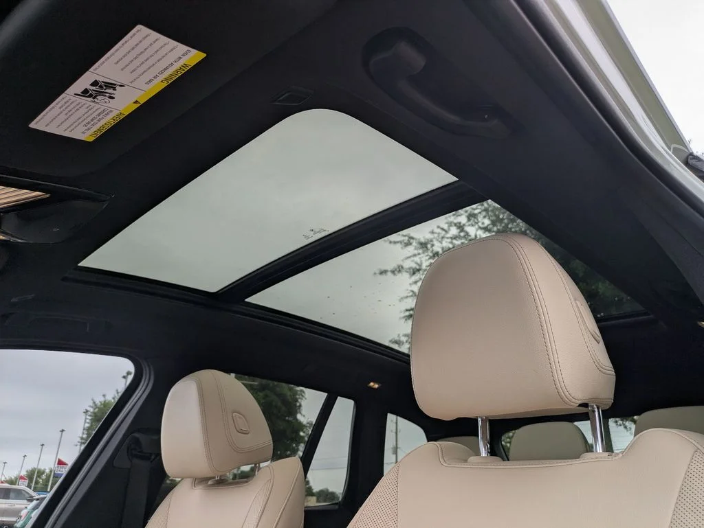 Used 2023 White BMW sDrive30i image 14