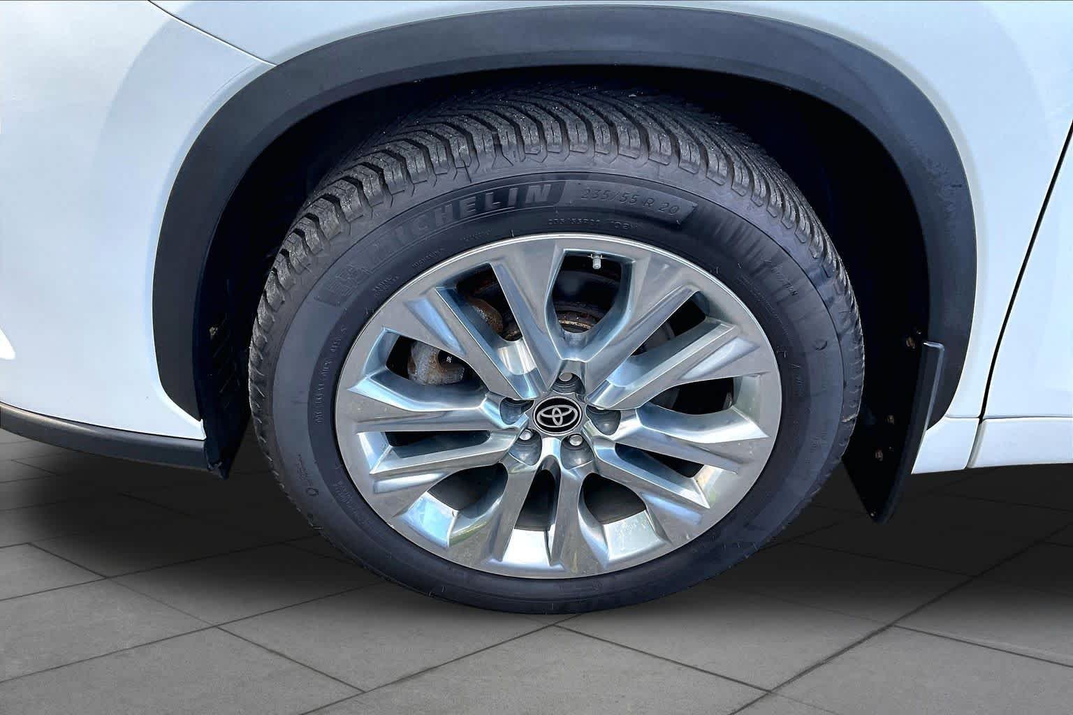 Used 2023 Wind Chill Pearl Toyota Limited image 11