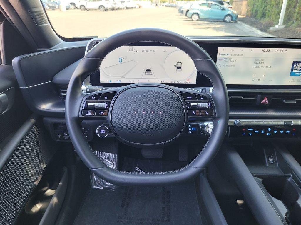 Used 2024 White Hyundai SE image 17