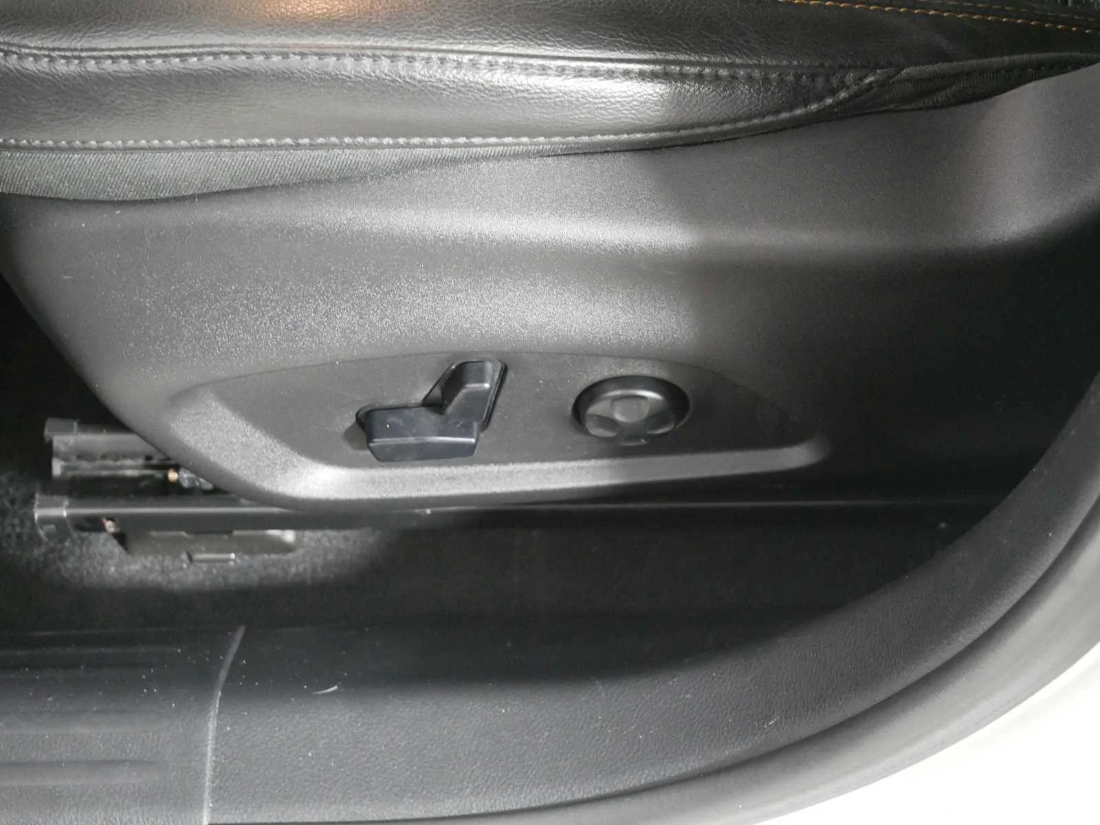 Used 2018 Billet Silver Metallic Clearcoat Jeep Limited image 20