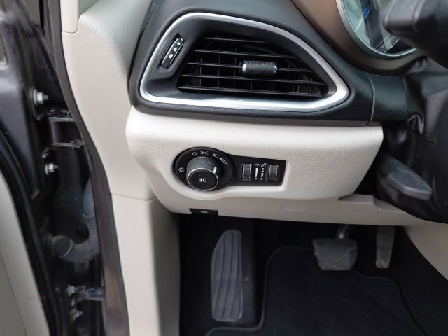 Used 2019 Gray Chrysler Touring L Plus image 13