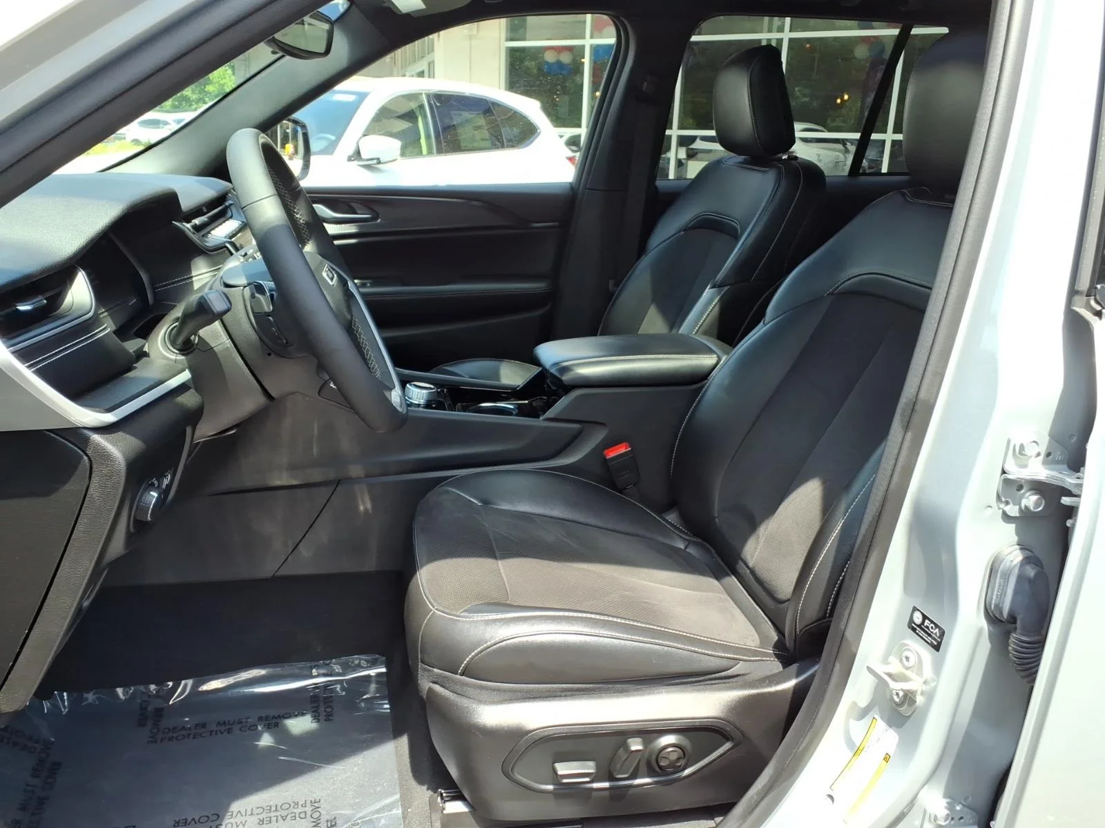 Used 2023 Silver Zynith Clear Coat (pse) Jeep Altitude image 16
