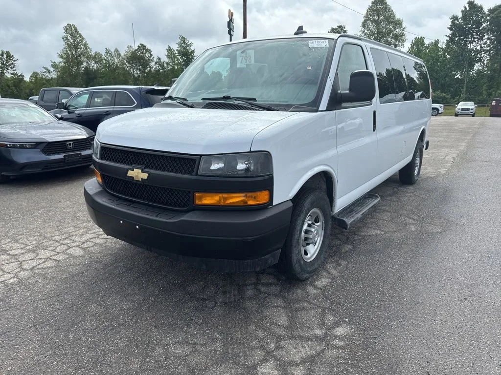 2023 Chevrolet Express's photo