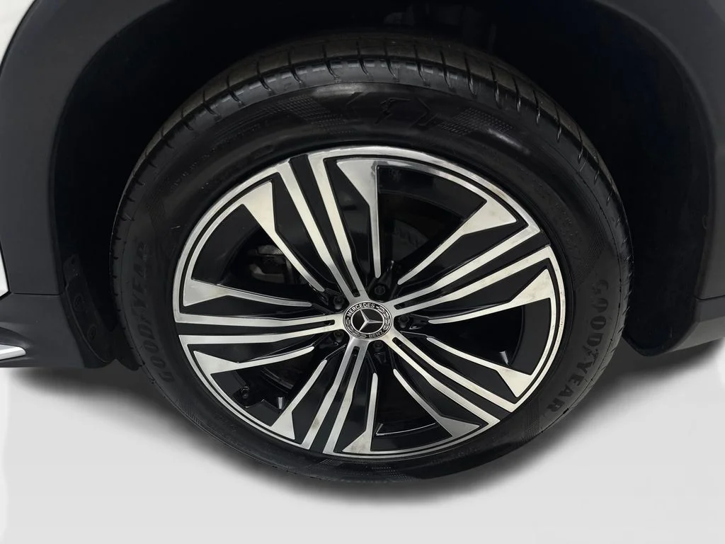Used 2023 White Mercedes-Benz 450 image 82