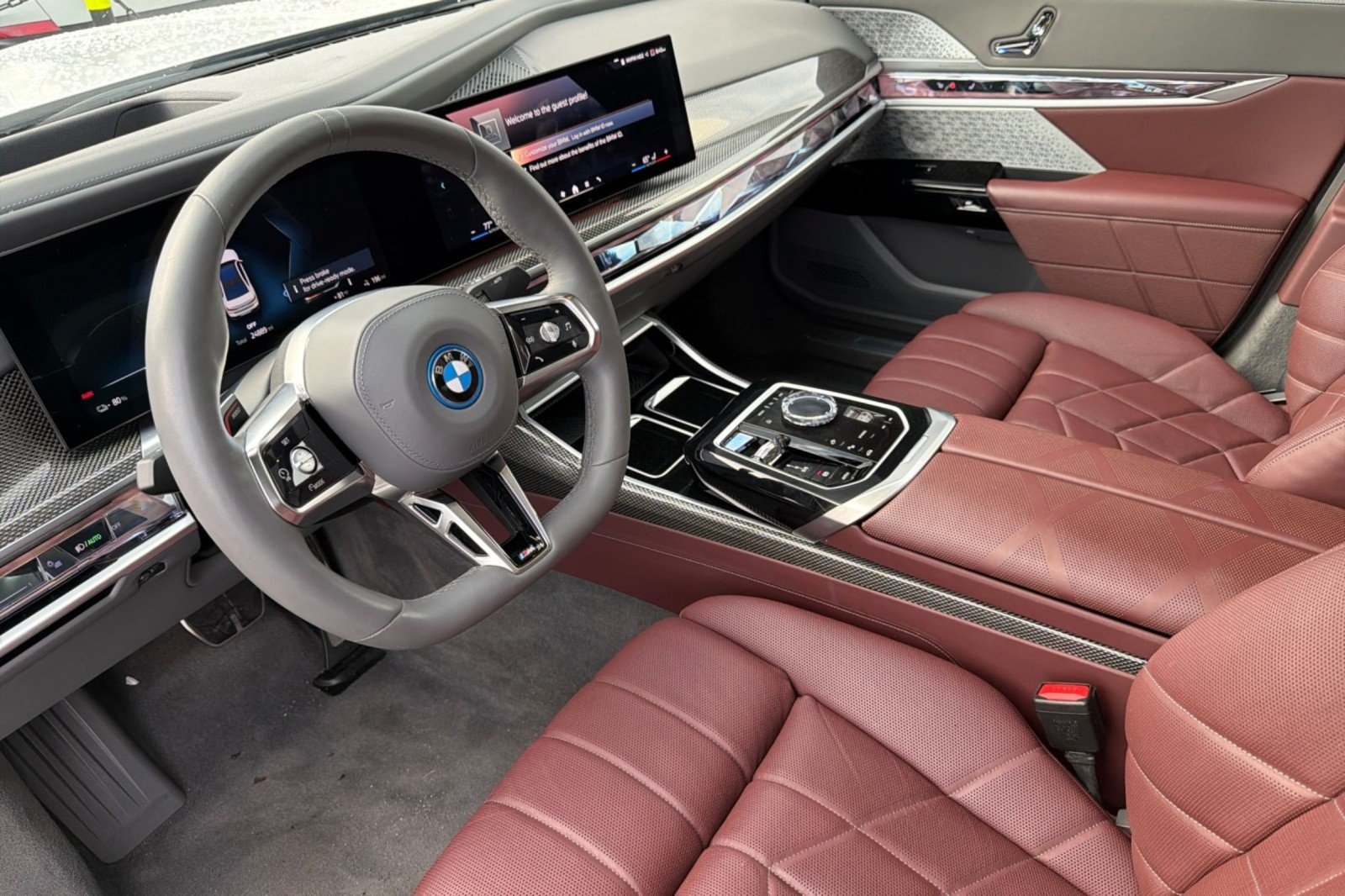 Used 2023 Alpine White BMW xDrive60 image 9