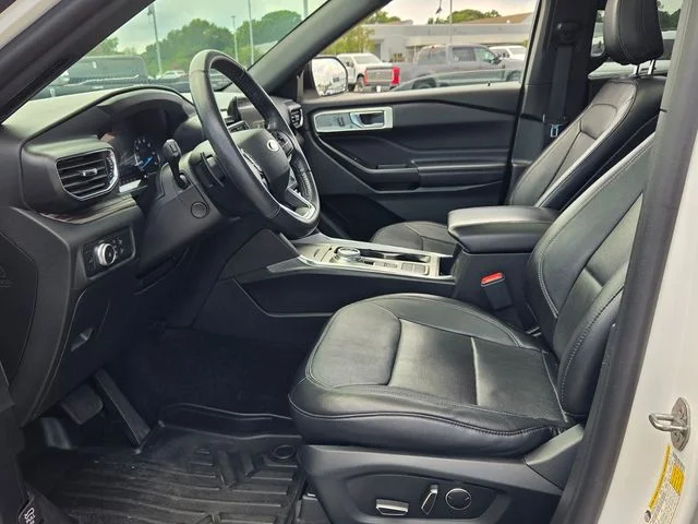 Used 2020 White Ford Limited image 12